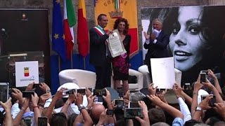 Sophia Loren ha ottenuto al cittadinanza onoraria di Napoli [upl. by Aitel]