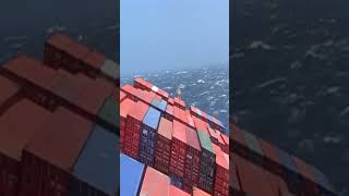 Así la vista en mar abierto de un barco de contenedores navegando en aguas turbias 😱😳😮 [upl. by Bushey]