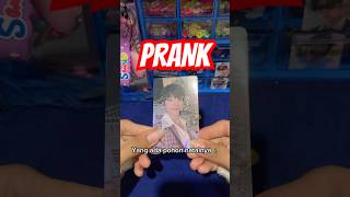 Kpop packing photocard PRANK😧 quotChristmas Versionquot🎄🎅 photocard packing prank [upl. by Babbie]