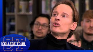 Daan Roosegaarde onderbreekt opnames College Tour [upl. by Yelbmik]