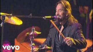 Marco Antonio Solís  M�s Que Tu Amigo Live [upl. by Waters]