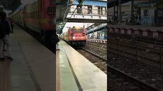 17611 Nanded  Mumbai CSMT Rajya Rani Express arriving at Nashik railway station indianrailways [upl. by Selrahc255]