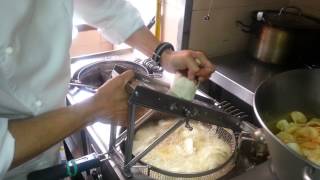 How to make cassava chips in 2 minutes [upl. by Vigen945]