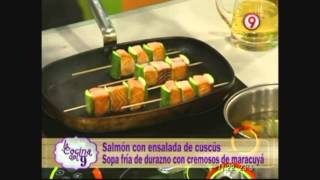 Salmón con ensalada de cuscús y sopa fría de durazno con cremosos de maracuyá [upl. by Elyssa]