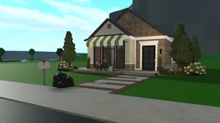 Doing the Interior￼ of my cafe  Bloxburg [upl. by Heidy125]