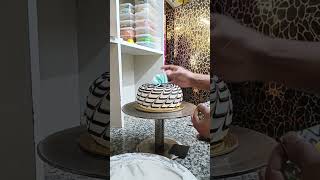 Simple Vanilla chocolate cake decorating birthdaycakerecipe trendingshortsshortsfeed viralvideos [upl. by Hayidah]