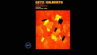 João Gilberto Stan Getz e Tom Jobim  Desafinado [upl. by Einahpehs]