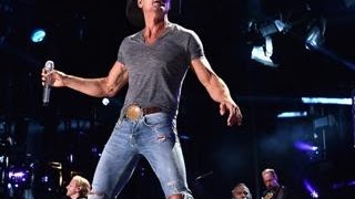 Tim McGraw Swats FrontRow JeanRipping Fan [upl. by Hendon]