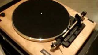 Thorens TD240 giradiscos  turntable [upl. by Aissej]