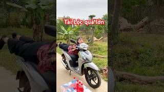 Tài Lộc quá lớn tailoc tailocqualonfunny funnyvideo haihuoc [upl. by Demahom702]