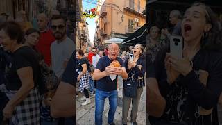 Street food pani cunzatu detto muffuliatta nò murrialisi a Ballarò  Palermo  Sicilia [upl. by Nivad]