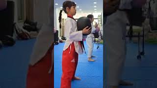 taekwondo 태권소녀 태권소녀설하 품새선수 태권도하는아역배우 부산태권도선수 부산태권도 부산품새선수 [upl. by Garlaand]