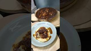 Receita de sobrecoxa de frango com cebola caramelizada com polenta cremosa sobrecoxa polenta [upl. by Hsotnas]