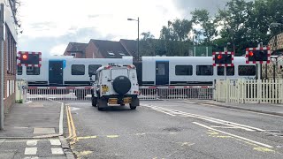 Petersfield level crossing Hampshire SWR [upl. by Secilu]