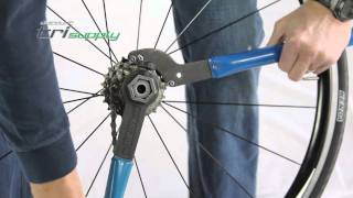 Changing Cassettes race wheels with Park Tools [upl. by Yggam]