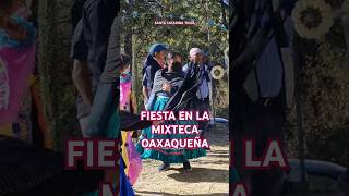 Así bailan en la fiesta en honor a la Virgen de la Candelaria en Oaxaca [upl. by Florian]