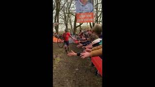 Mathieu van der Poel beukt Cultheld Felipe Nystrom aan de kant tijdens de Cross van Gavere cross [upl. by Hsiri]