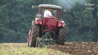 Historisches Pflügen mit alten Traktoren und Schleppern  historic ploughing [upl. by Neenaej472]