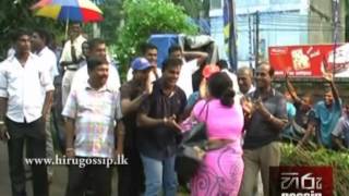 Geetha Kumarasinghe amp Raththaran Hug  Hiru Gossip [upl. by Ailugram]