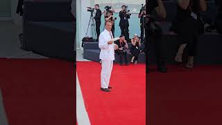 Alessandro Preziosi sul Red Carpet di Venezia con il ventaglio alessandropreziosi [upl. by Ynamad]