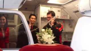 Wedding Proposal in AirAsia JOG  SIN 17 Sept 2013 [upl. by Eilatan]