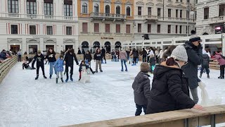 Pattinaggio sul ghiaccio grandi e piccini in pista a Trieste [upl. by Derna256]