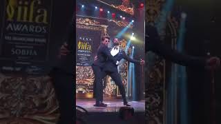 Shahrukh Khan And Vicky Kaushal Funny Dance On OO Antava Song In IIFA Awards 2024 shorts [upl. by Nahsaj]