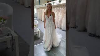 Richtig gehen im Schleppenkleid Tipps für die perfekte Hochzeit weddingdress bridetobe [upl. by Yssac]