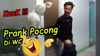 Prank Pocong Di WC Umum 🤣 Bikin Ngakak hororkomedi lucu viral funny exposecisoka [upl. by Nauqe]