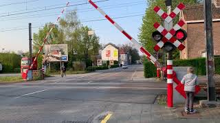 Trein slagbomen Mortsel [upl. by Notsnorb]