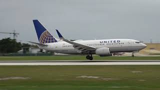 United Airlines 737700 vs Crosswind Rough Landing in Grand Cayman [upl. by Steffen97]