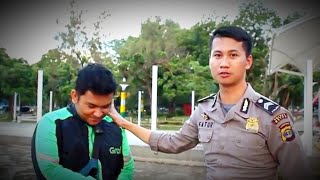 Polisi ini mendapati ojol sedang dikerjai cs [upl. by Rainah]