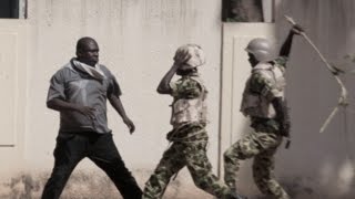 Lassina Sawadogo Lhomme qui affronta larmée à mains nues [upl. by Gitlow]