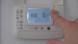 Chronotherm thermostaat programmeren  Honeywell Home [upl. by Aurea493]