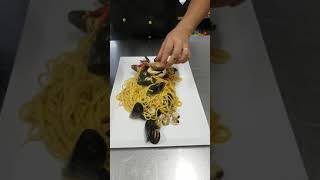 Tonnarelli ai frutti di mare  mantecare la pasta  chef  divina commedia Anzio Marcello Fotia [upl. by Willabella]