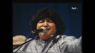 Abida Parveen Live Performance In India “ Laal Meri Pat Rakhiyo Bhala Jhoolay Laalan” [upl. by Iona351]