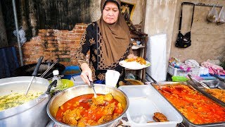 Halal Thai Street Food in Bangkok  AMAZING THAI CURRY and ROTI Food Tour [upl. by Layap919]