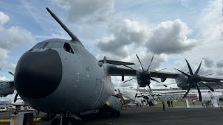 Airbus A400M Atlas da Royal Air Force  RAF no Farnborough International Air Show [upl. by Hsirahc]