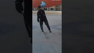 67 Backwards One leg slalom wthe puck Edge  puck control  agility hockeyskills hockey [upl. by Mab]