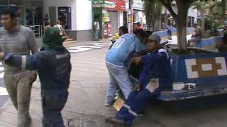 DESARMAN CABINAS TELEFÓNICAS FUERA DE USO HACE AÑOS EN LAS CALLES DE TUMBES 24102024 [upl. by Sanferd]