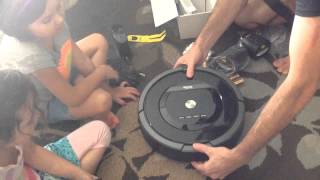 iRobot Roomba 880 Review [upl. by Inan780]