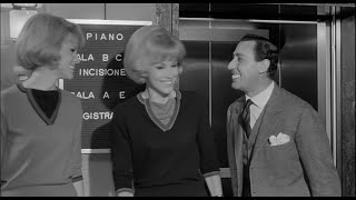 Alberto Sordi il dentone  scena con le gemelle Kessler  quotI Complessiquot 1965 [upl. by Hara200]