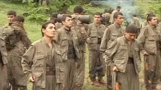 Separatistas curdos do PKK iniciam retirada do sul da Turquia [upl. by Lyrahs40]