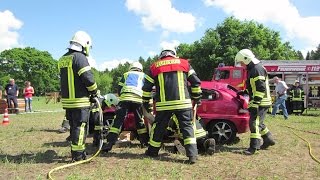 Einsatzfahrten 84  Vorführung Verkehrsunfallrettung FF Kisdorf [upl. by Pandolfi]