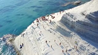 La Scala dei Turchi la spiaggia vicino Realmonte in Sicilia è tra le più belle dItalia [upl. by Nesnar]