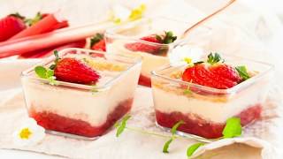 Recette  Verrine fraise et rhubarbe curd [upl. by Leuneb886]