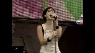 Natalie Imbruglia Smoke  live 1998 [upl. by Ahsenik170]