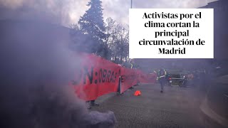 Activistas por el clima cortan la M30 de Madrid [upl. by Gide131]