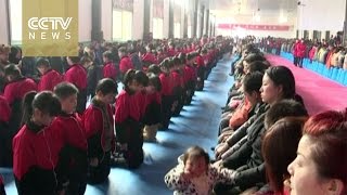 800 pupils kowtowing before parents sparks online debate [upl. by Drogin266]