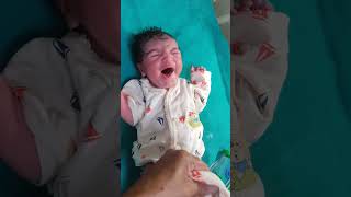 First cry baby at birthmaa shortvideo baby cutebaby status babyvideos cute nurse touching [upl. by Segal]